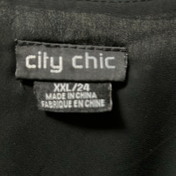 Black city chic dress with blue flowers - Picture 5 of 5